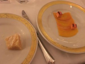 Parmigiano Reggiano 108 mesi in purezza, papaya e zucca - ph Silvana Delfuoco